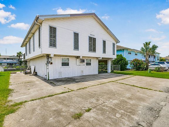 3rd image of 1073 Redfish St
