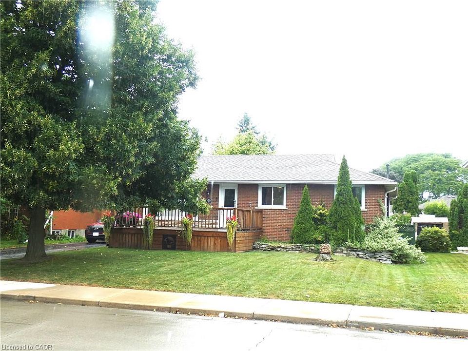 1st image of 15 Collier Cres