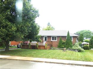 15 Collier Cres, Hamilton, ON L9C 3S7