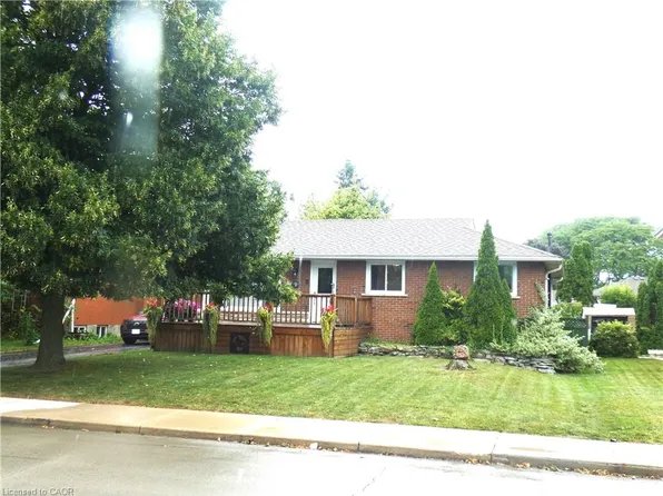15 Collier Cres, Hamilton, ON L9C 3S7
