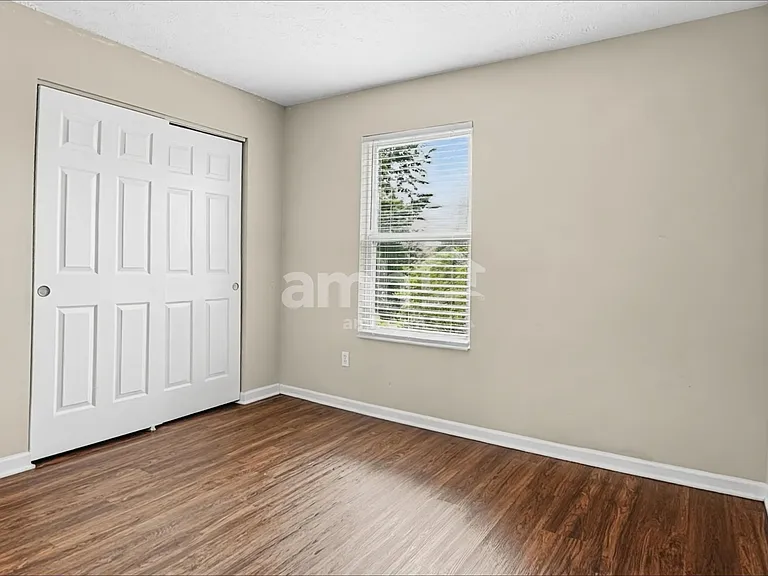 220 Hartford Ct — Photo 15