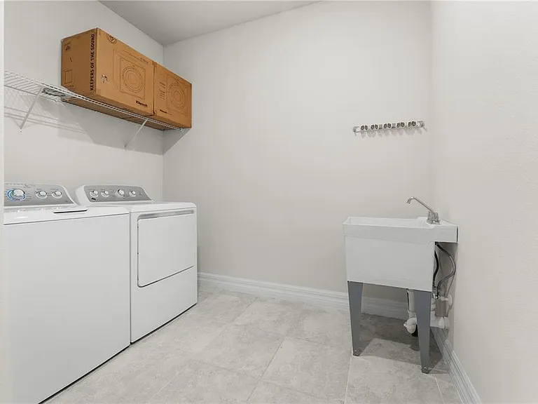 4990 Royal Point Ave — Photo 18