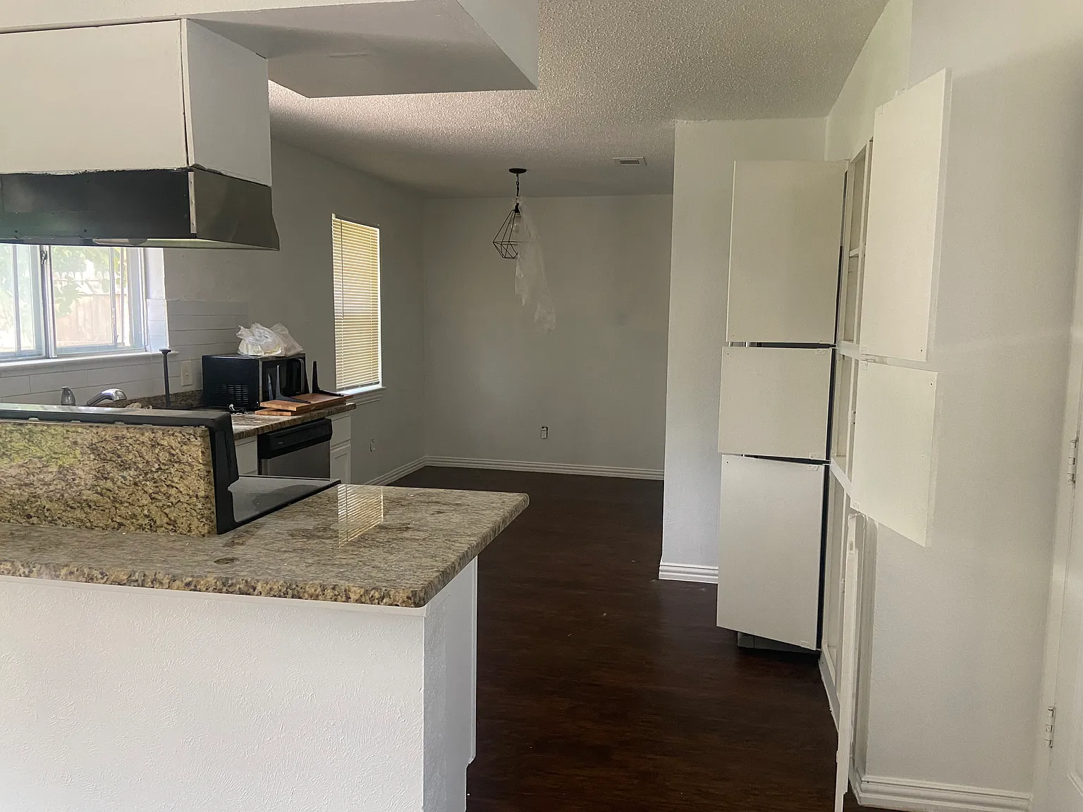 3 bed, 1408 sqft, $2,350 — Photo 4