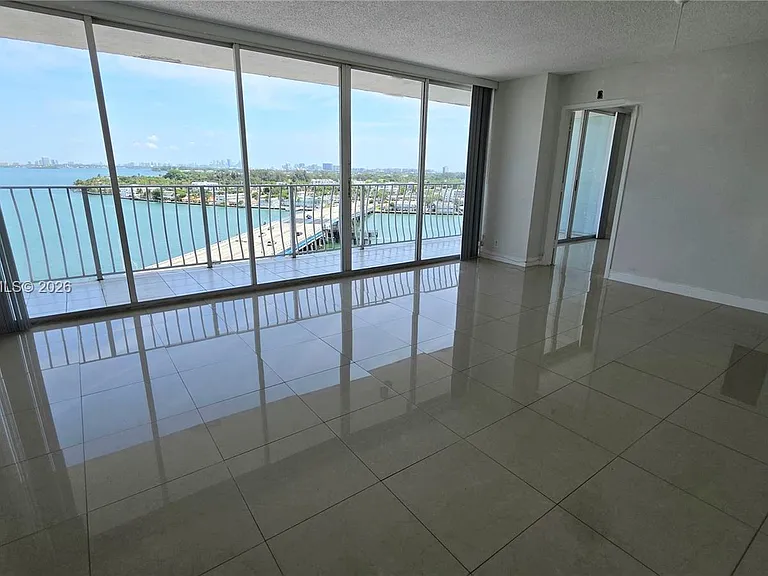 7601 E Treasure Dr #1516 — Photo 3