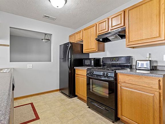 4th image of 8640 Victory Ln #0