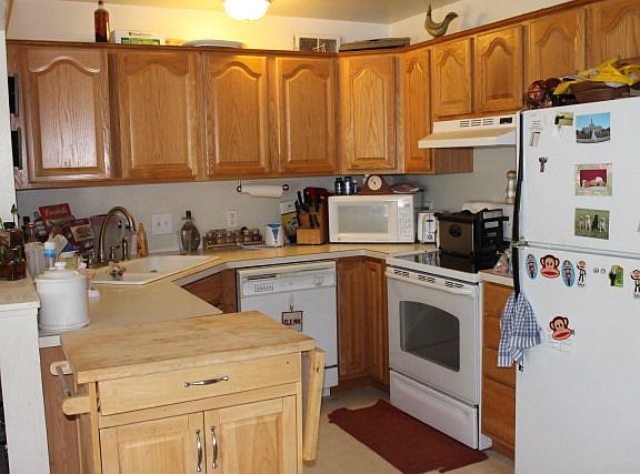 5th image of 210 Sunset Dr