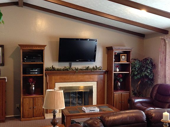 Living room, gas fireplace