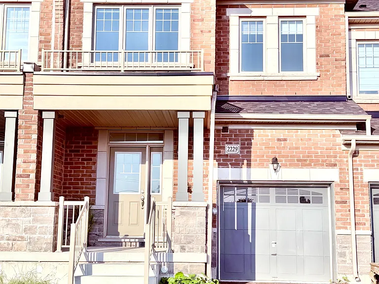 2229 Grainger Loop — Photo 1