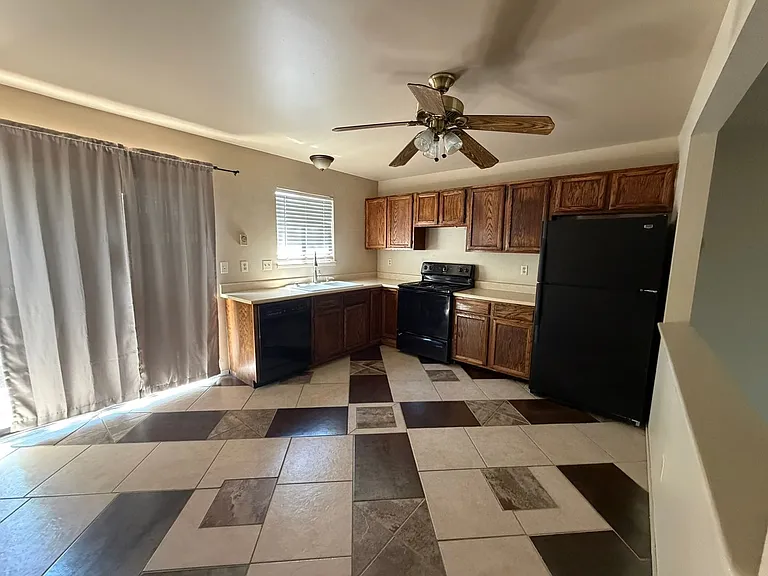 733 Alexander Rd #C — Photo 2