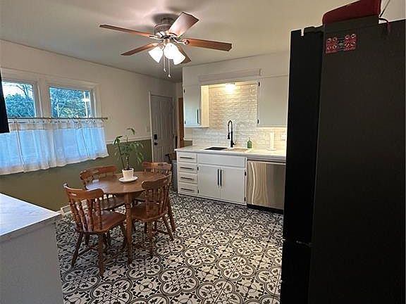 4th image of 2715 Doniphan Ave
