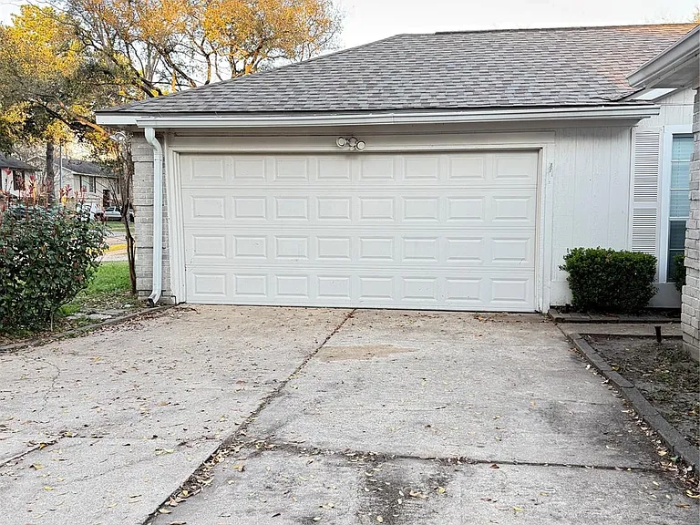 15307 Pebble Lake Dr — Photo 32