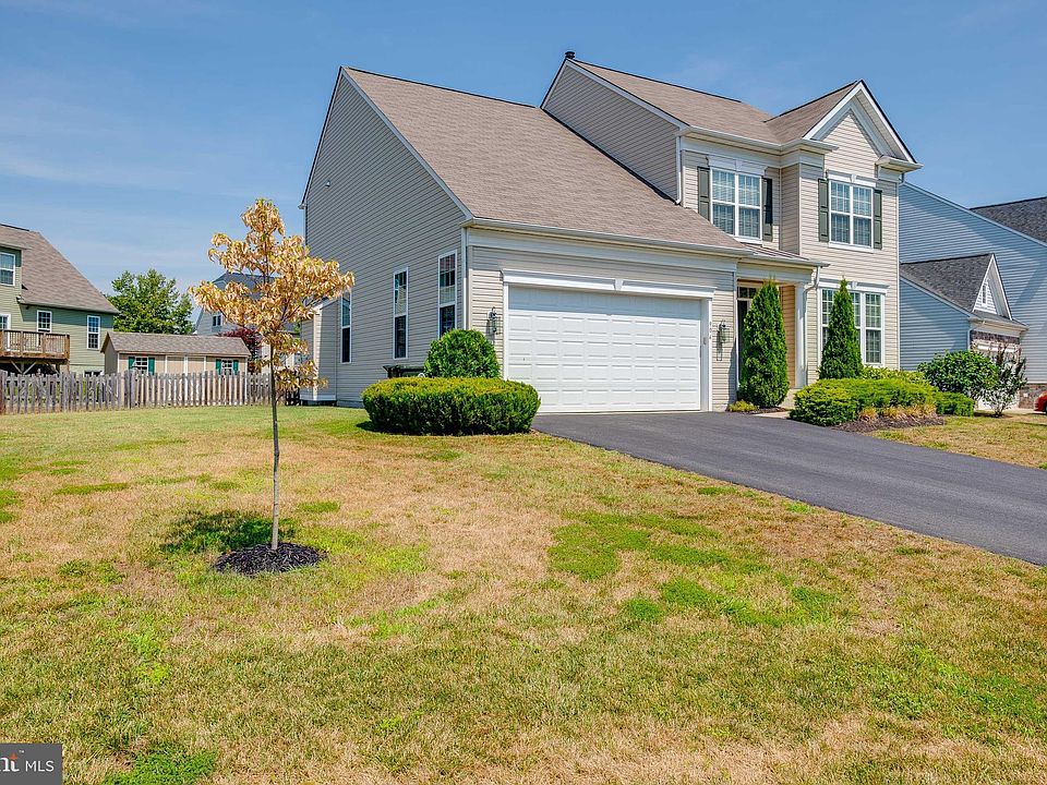 1st image of 904 Augustine Dr