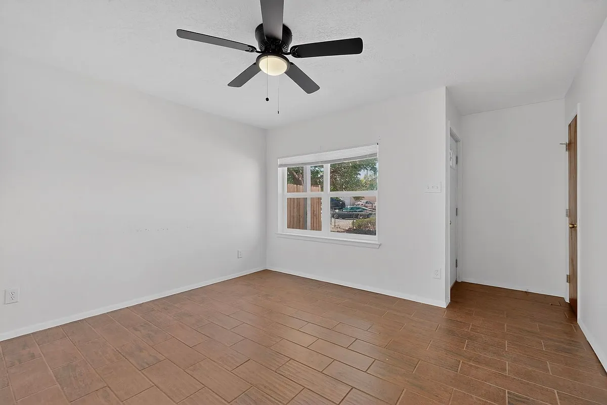 Building Photo - 5109 Redlands Rd NW