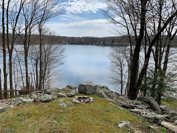 5th image of 2202 Lakeside Dr W