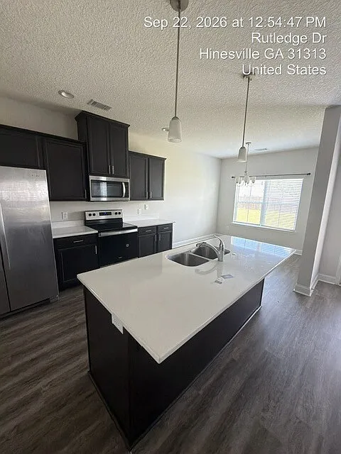 4 bed, $2,500 — Photo 2