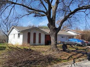 6612 Robindale Rd, Forest Hill, TX 76140