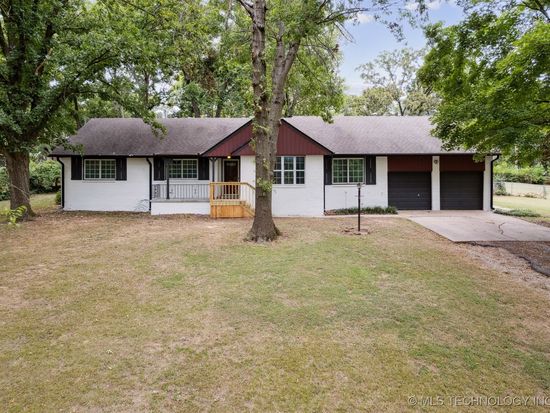 24302 S Rogers Dr, Claremore, OK 74019