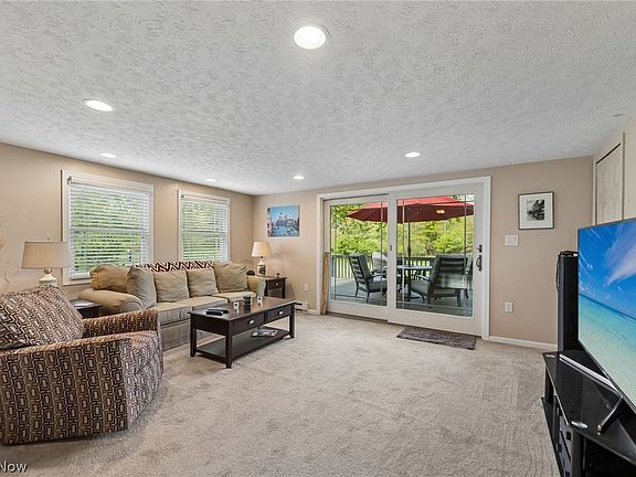 2nd image of 111 Leaview Ln