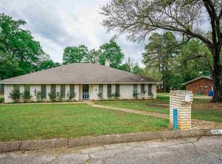 405 E Robinwood Dr, White Oak, TX 75693