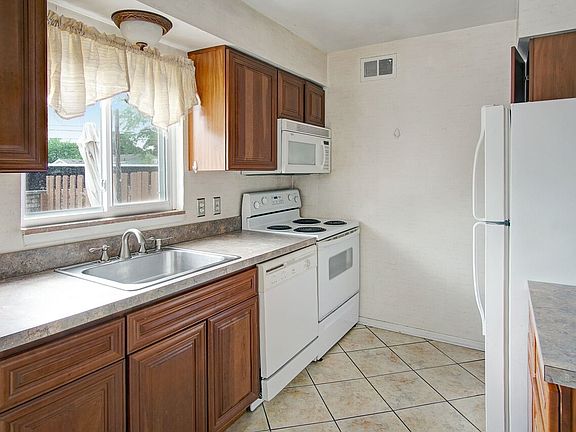 5th image of 4850 Mansfield Ave #1