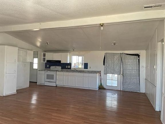 5th image of 48928 Bedford Dr