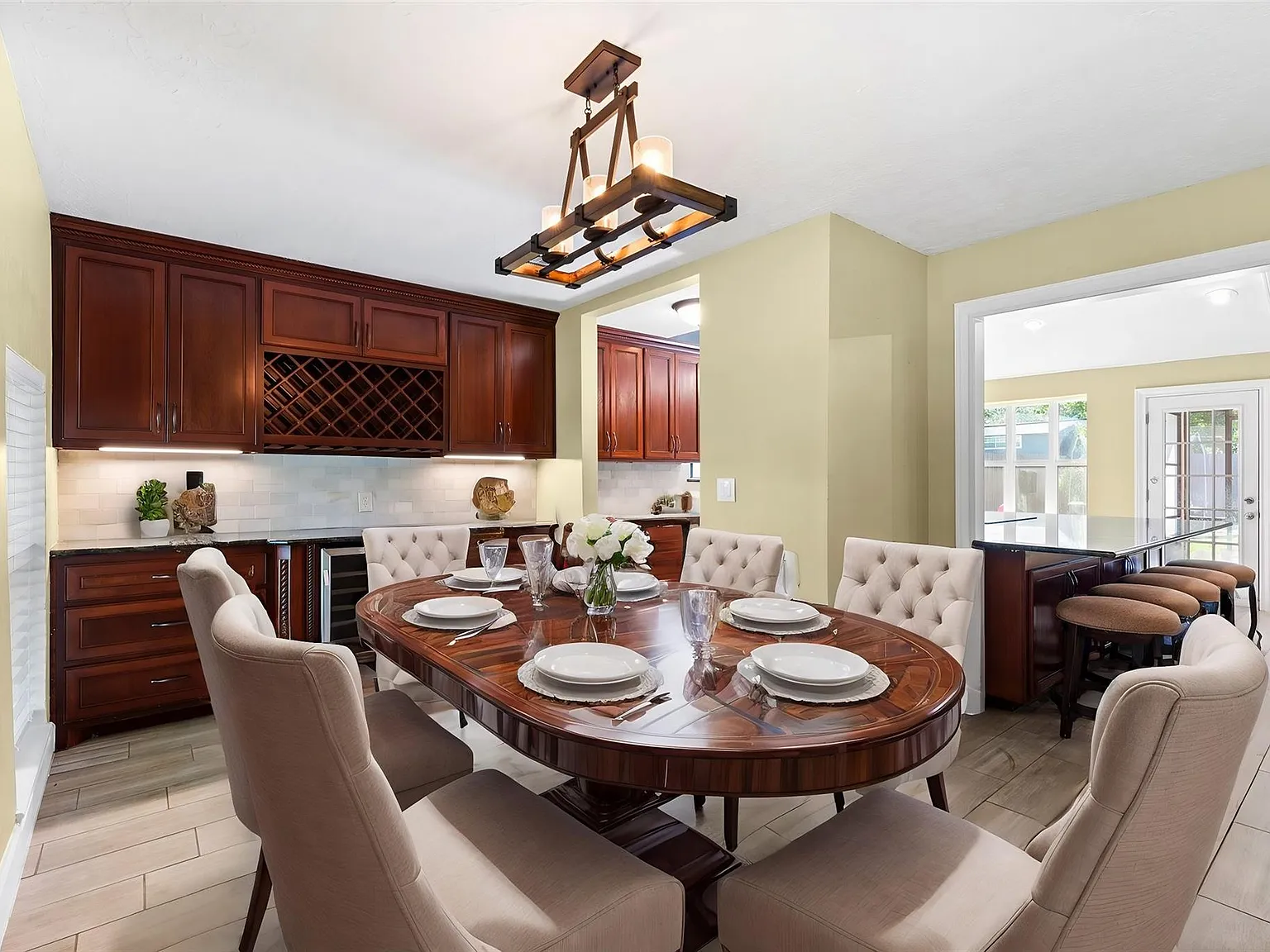 3 bed, 2.0 bath, 2224 sqft, $2,450 — Photo 3