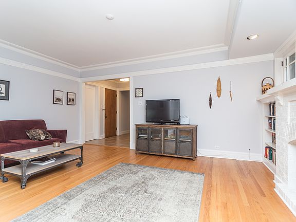 5th image of 1412 W Elmdale Ave #2E