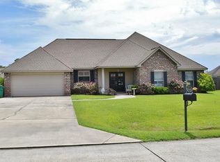 212 Secretariat Dr, Madisonville, LA 70447