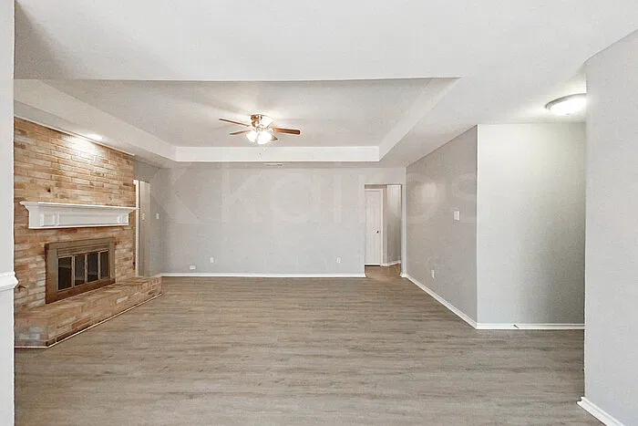 3 bed, 2.0 bath, 1423 sqft, $2,145 — Photo 3