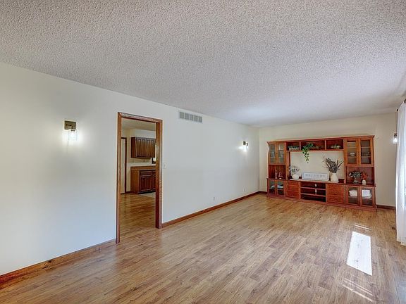 4th image of 3 Lake Park Dr