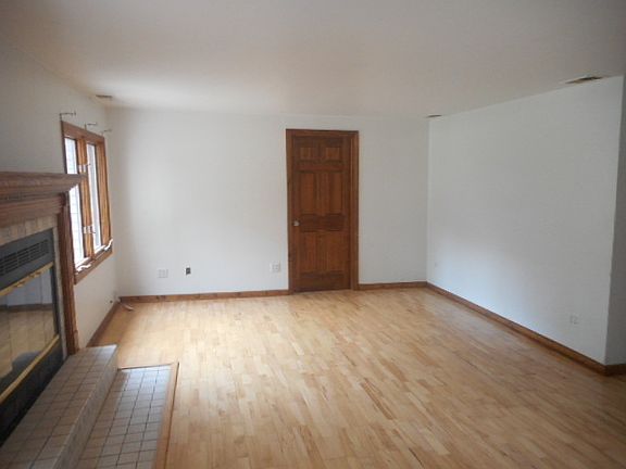 5th image of 10058 N Meadow Ln
