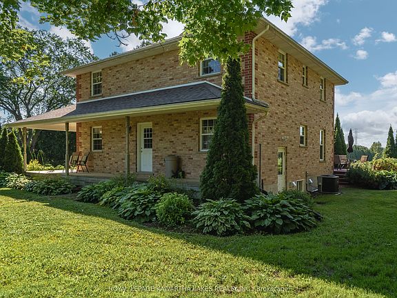 3rd image of 890 Woodville Rd