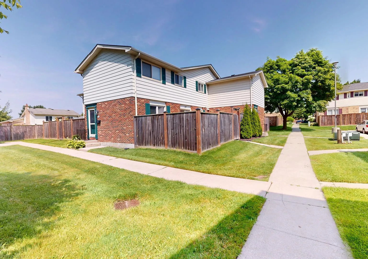 107 Conway Drive London — Photo 1