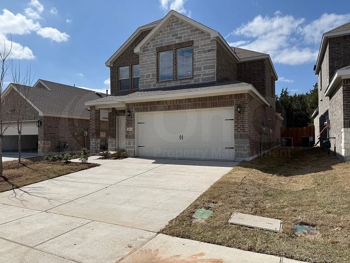 4 bed, 2.5 bath, 2133 sqft, $2,100 — Photo 2