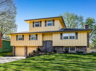 212 Highland Rd, Lansing, KS 66043