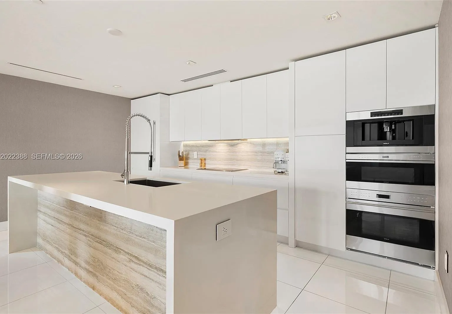 2399 Collins Avenue — Photo 3