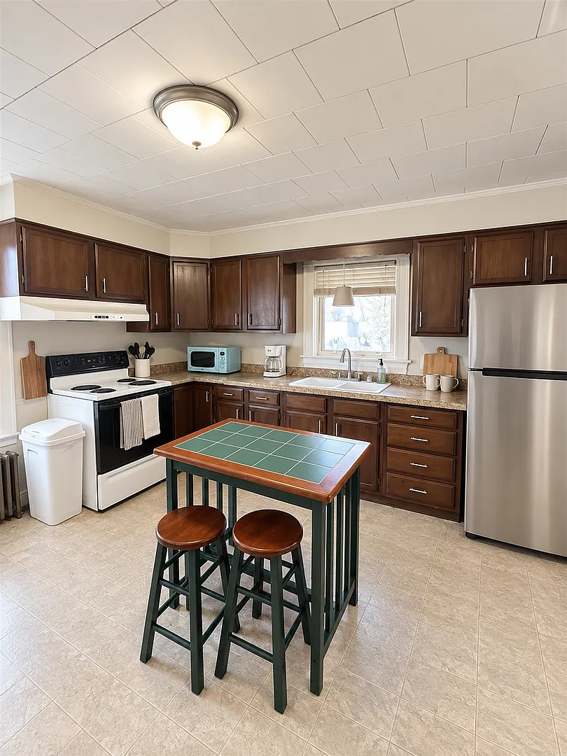 19 Oak Street, Orono ME — Photo 1
