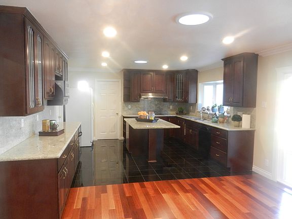 3rd image of 937 Farragut Dr