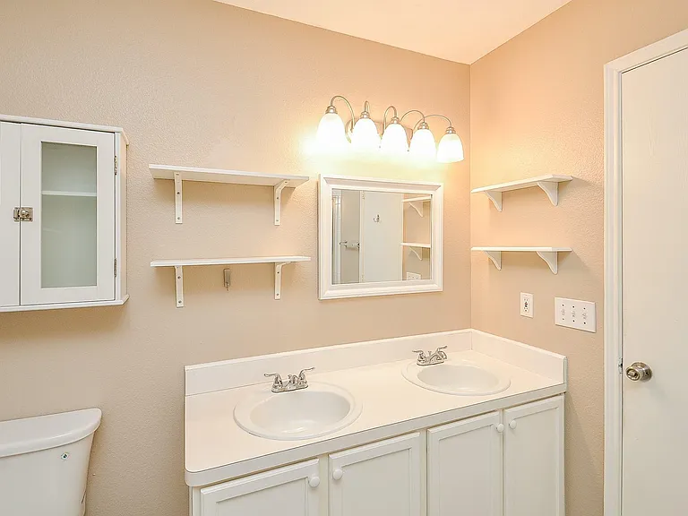 4818 King Hallow Ln — Photo 21