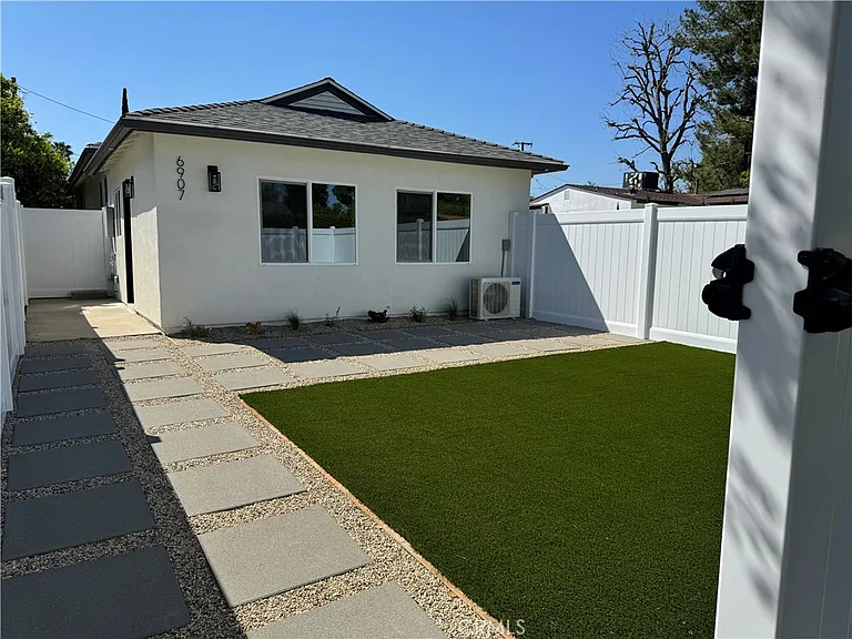 6907 Laramie Ave — Photo 2