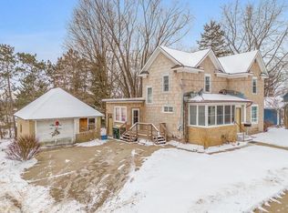 612 8th St, Reedsburg, WI 53959