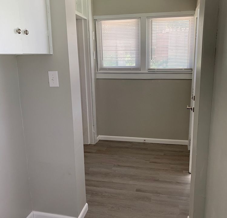 2nd image of 2916 Penn St