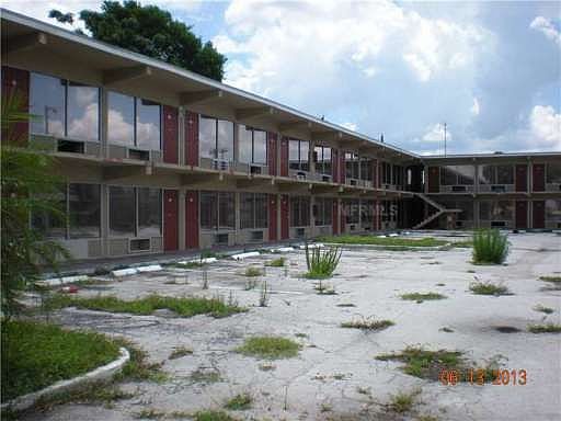 4th image of 1539 E Memorial Blvd