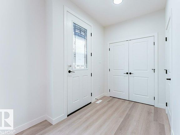 2nd image of 6920/6922 106th St NW