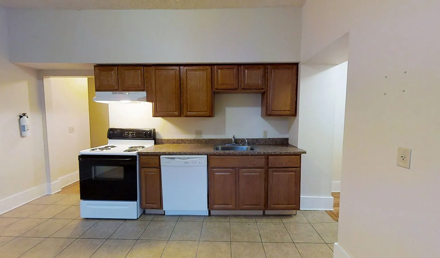 3 bed, 1.0 bath, 1050 sqft, $1,299 — Photo 1