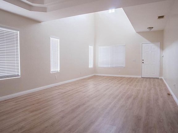 4th image of 14579 Nelson Ave