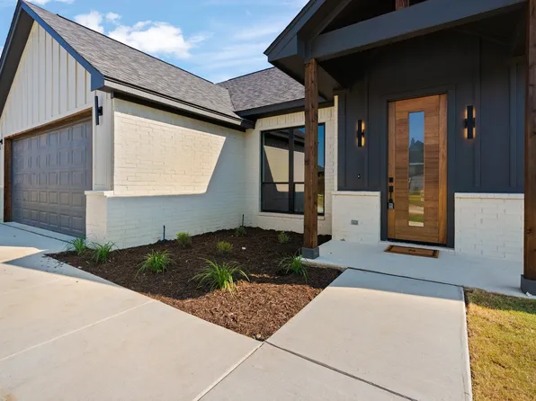 3301 Promenade Ct, Granbury, TX 76049