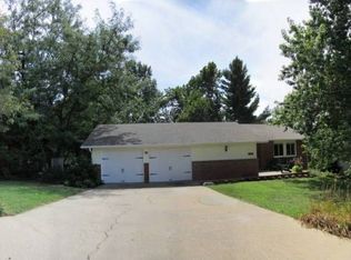 3427 Chimney Rock Rd, Manhattan, KS 66503