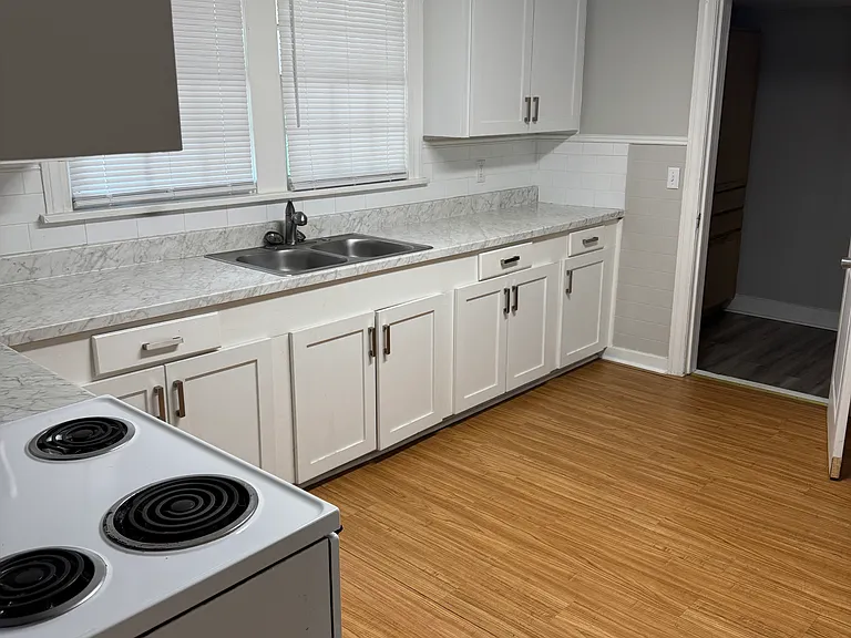 324 N 25th Ave — Photo 8