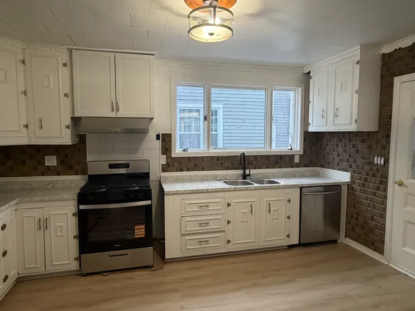 5 Fairfax Pl, Utica, NY 13502